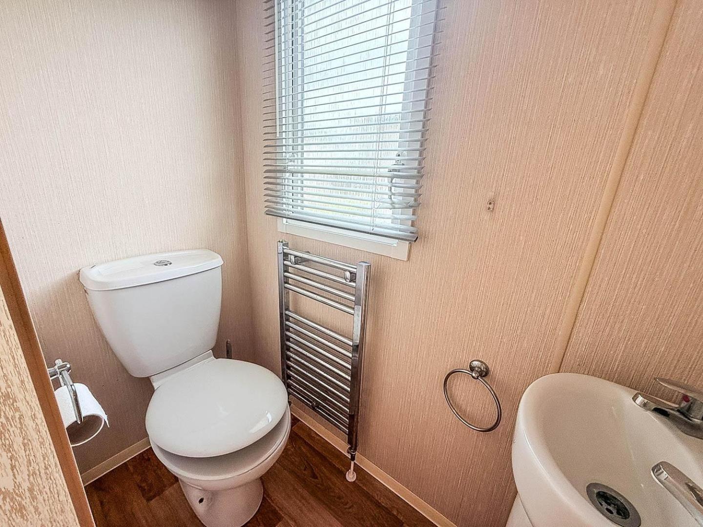 8 Berth Caravan With Decking At Sunnydale In Lincolnshire Ref 35087S Louth  Exteriér fotografie